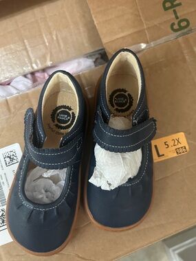 Toddler girl sz 9 ruffle Velcro strap Mary Jane dress shoe casual like new nwot